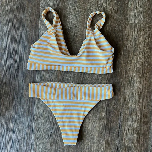 Bikini - Picture 2 of 2